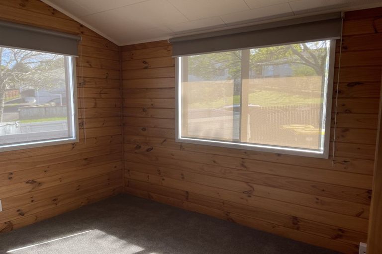 Photo of property in 35 Farwood Drive, Henderson, Auckland, 0612