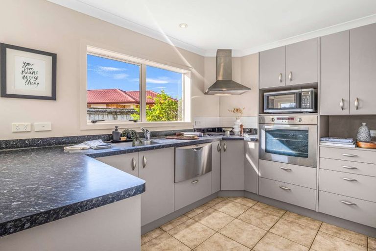 Photo of property in 18 Gilligan Close, College Estate, Whanganui, 4500