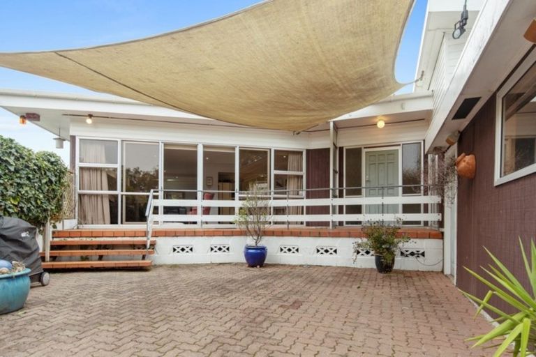 Photo of property in 8 Whites Line West, Woburn, Lower Hutt, 5010