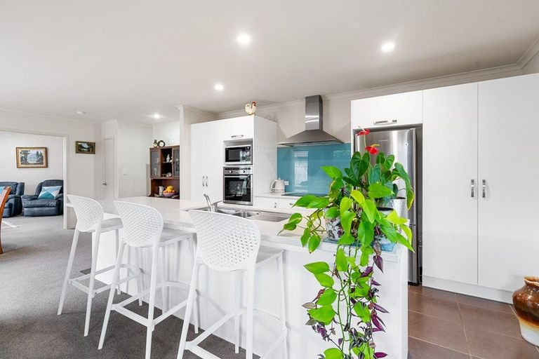 Photo of property in 33 Carrington Drive, Papamoa Beach, Papamoa, 3118