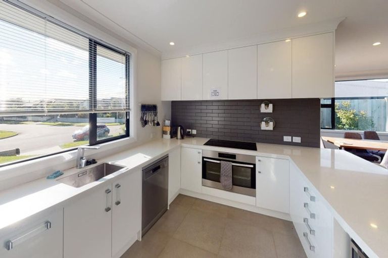 Photo of property in 8 Silicon Way, Fitzherbert, Palmerston North, 4410