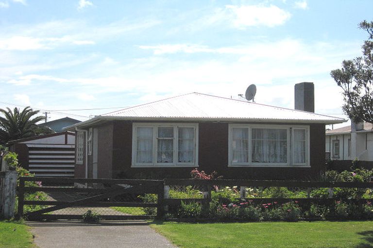 Photo of property in 20 Tregenna Street, Castlecliff, Whanganui, 4501