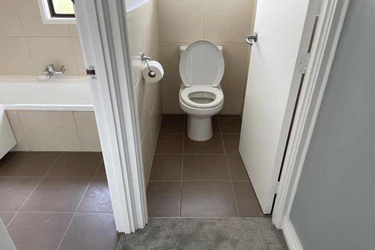 Photo of property in 104 Spinella Drive, Bayview, Auckland, 0629