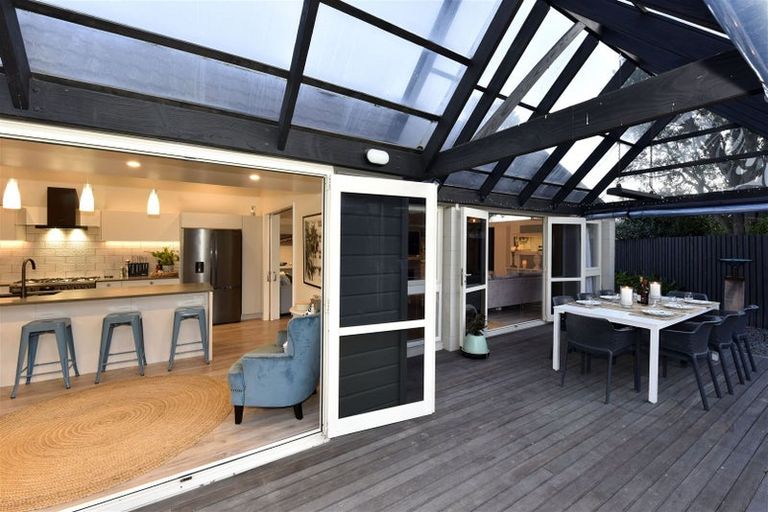 Photo of property in 18 Lombard Place, Avonhead, Christchurch, 8042