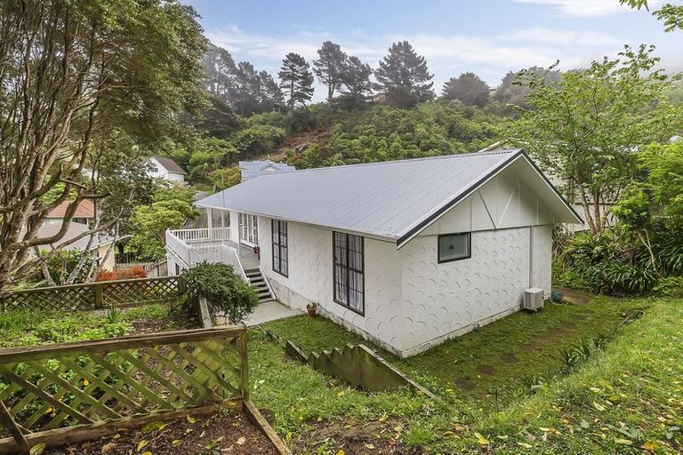 Photo of property in 12 Percy Dyett Drive, Karori, Wellington, 6012