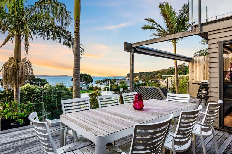 Photo of property in 20 De Luen Avenue, Tindalls Beach, Whangaparaoa, 0930