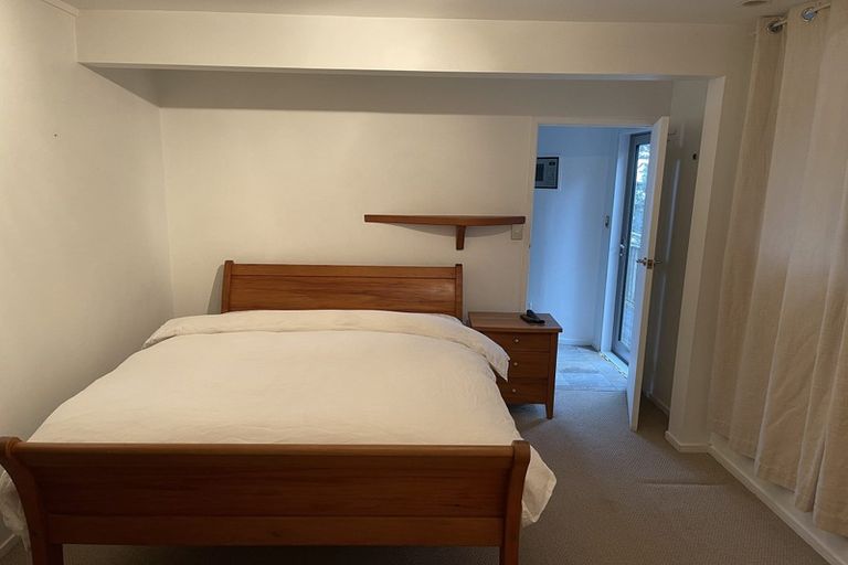 Photo of property in 80b Queen Street, Northcote Point, Auckland, 0627