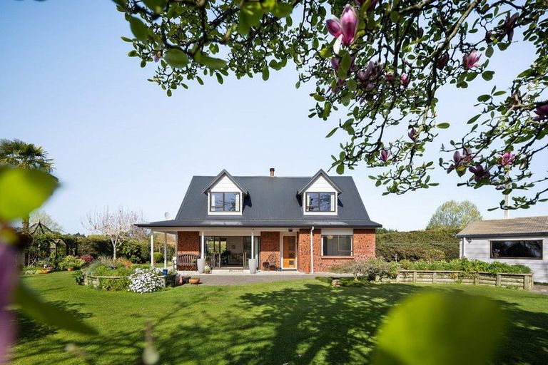 Photo of property in 166 Racecourse Road, Cambridge, 3493