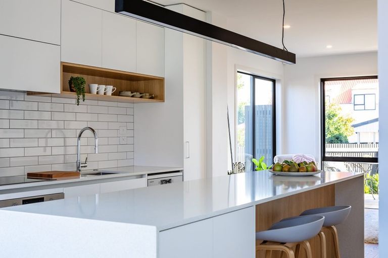 Photo of property in 11b Rangeview Road, Sunnyvale, Auckland, 0612