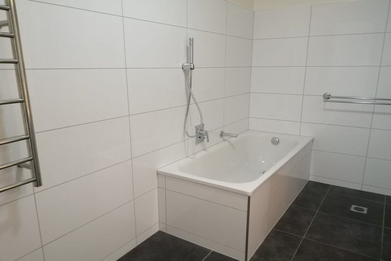 Photo of property in 5/25 Home Street, Mount Victoria, Wellington, 6011