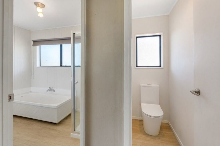 Photo of property in 1/42 Lexington Drive, Botany Downs, Auckland, 2010