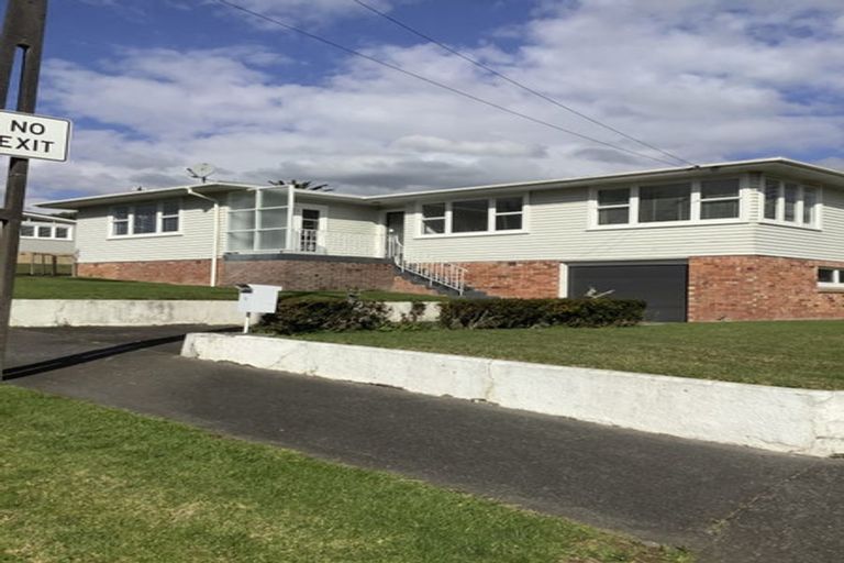 Photo of property in 1 Keats Place, Blockhouse Bay, Auckland, 0600