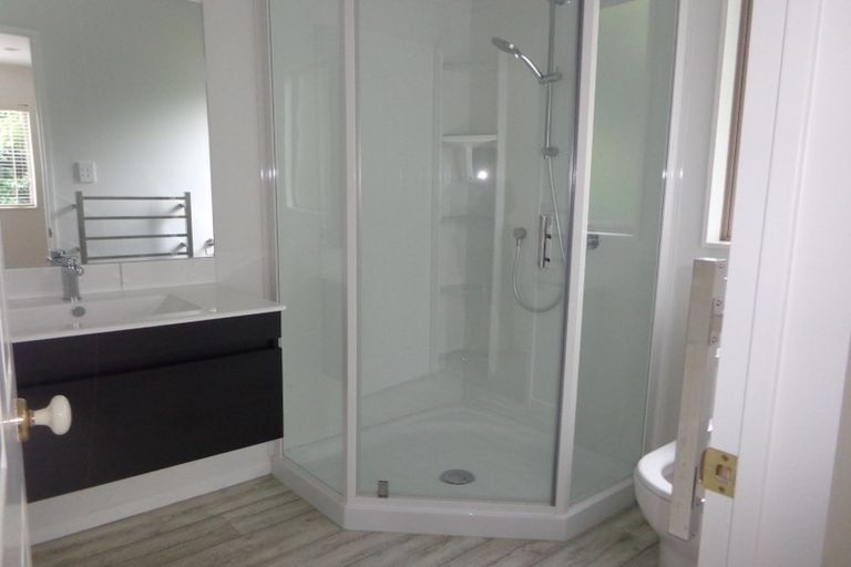 Photo of property in 1 Landvale Court, Browns Bay, Auckland, 0630