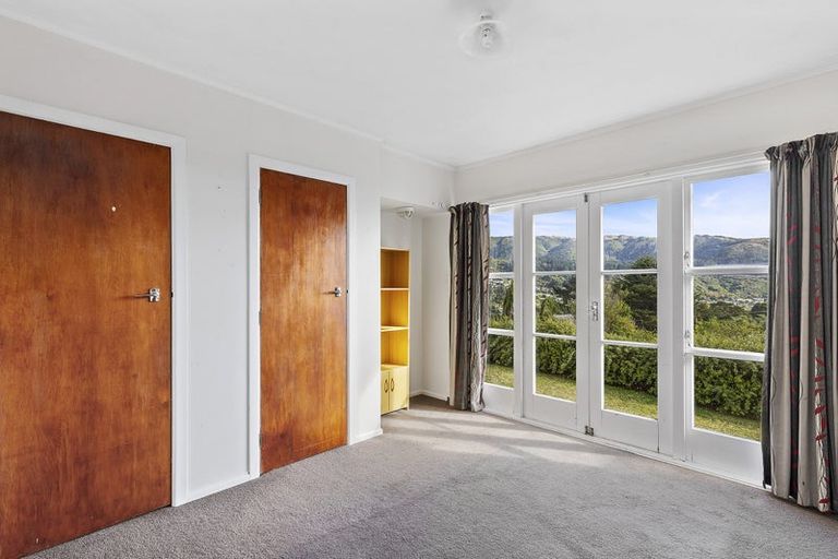 Photo of property in 34 Raroa Terrace, Tawa, Wellington, 5028