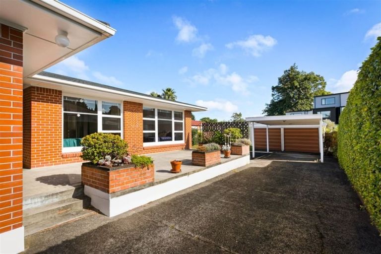 Photo of property in 12 Te Kanawa Crescent, Henderson, Auckland, 0610