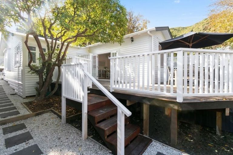 Photo of property in 6 Kowhai Street, Eastbourne, Lower Hutt, 5013