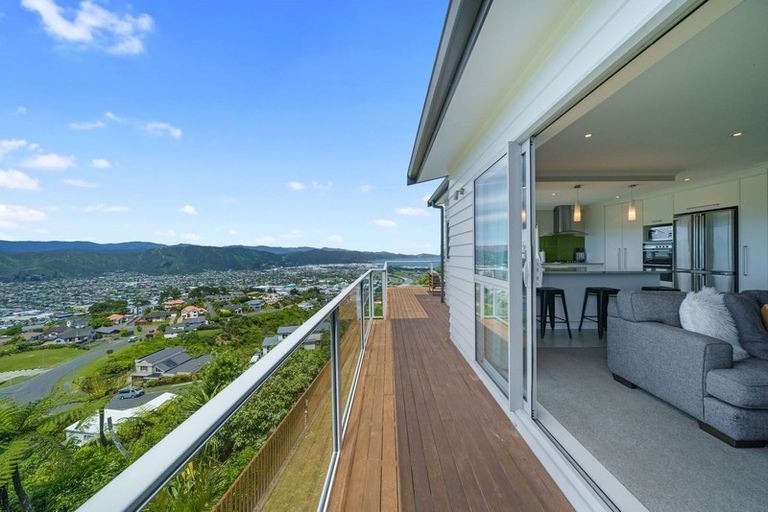 Photo of property in 34 Arahiwi Grove, Tirohanga, Lower Hutt, 5010