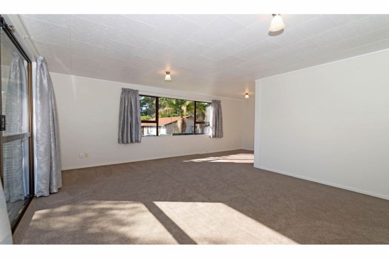 Photo of property in 2/162 Universal Drive, Henderson, Auckland, 0610