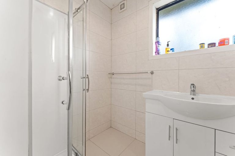 Photo of property in 36 Barrys Road, Glendene, Auckland, 0602