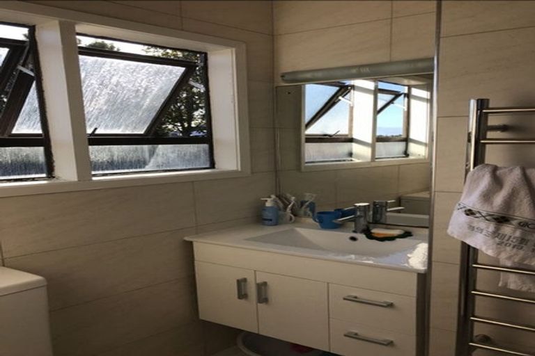 Photo of property in 15 Longwood Place, Forrest Hill, Auckland, 0620