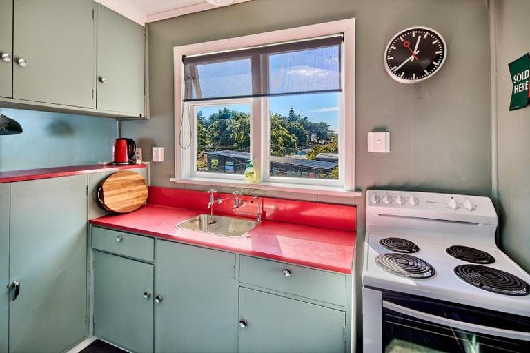 Photo of property in 52 Tutere Street, Waikanae Beach, Waikanae, 5036