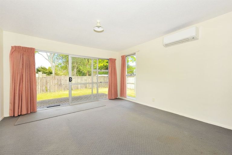 Photo of property in 2/3 Sequoia Place, Parklands, Christchurch, 8083