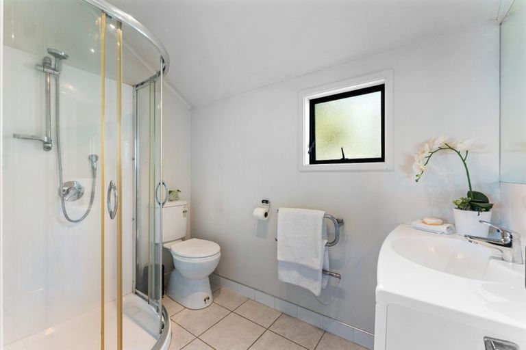 Photo of property in 10 Camilla Grove, Totara Vale, Auckland, 0629
