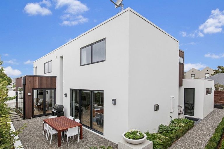 Photo of property in 39 Winchester Street, Merivale, Christchurch, 8014