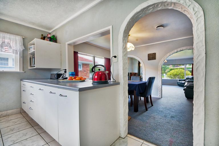 Photo of property in 97 Godley Road, Green Bay, Auckland, 0604