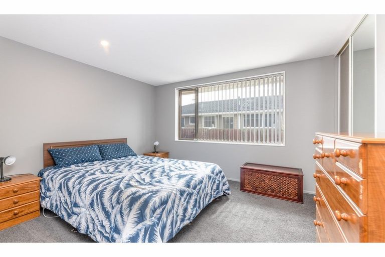 Photo of property in 6 Farnborough Street, Aranui, Christchurch, 8061