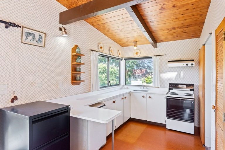 Photo of property in 175 Tutere Street, Waikanae Beach, Waikanae, 5036