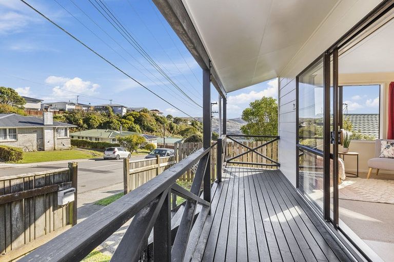 Photo of property in 101 Beazley Avenue, Paparangi, Wellington, 6037