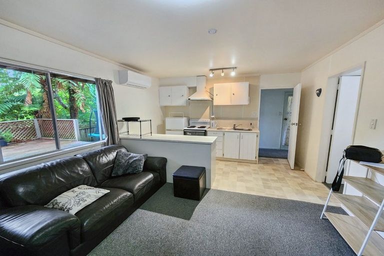 Photo of property in 102 Pinehaven Road, Pinehaven, Upper Hutt, 5019