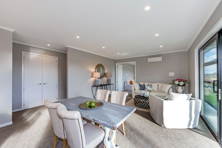 Photo of property in 13 Boocock Crescent, Orewa, 0931