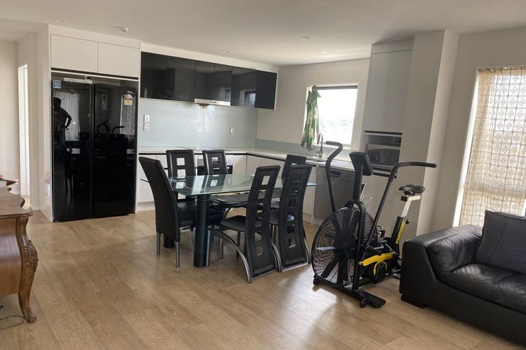 Photo of property in 1 Peony Mews, Oteha, Auckland, 0632