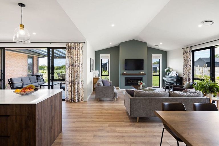 Photo of property in 39 Sunline Drive, Leamington, Cambridge, 3432