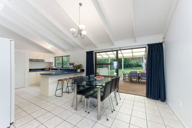 Photo of property in 14 Woodhouse Place, West Harbour, Auckland, 0618