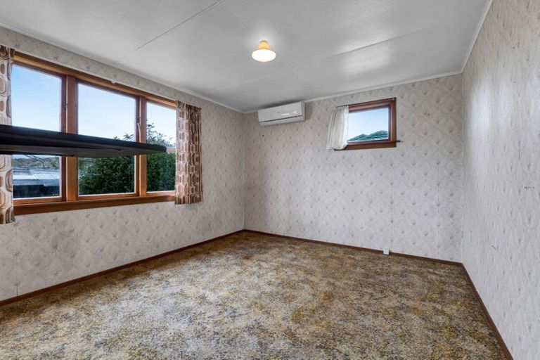 Photo of property in 79 Omata Road, Marfell, New Plymouth, 4310