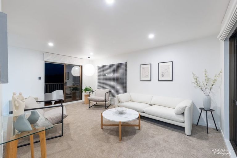 Photo of property in 50 Viewmont Drive, Harbour View, Lower Hutt, 5010