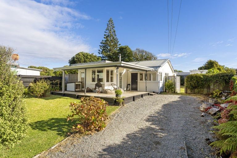 Photo of property in 29 Rangiuru Road, Otaki Beach, Otaki, 5512