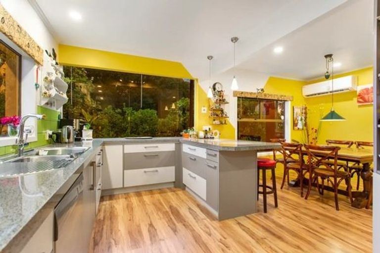 Photo of property in 16 Lucas Place, Weymouth, Auckland, 2103