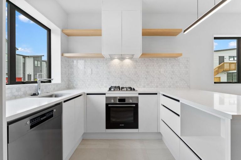 Photo of property in 26 Whare Kauri Road, Papakura, 2110