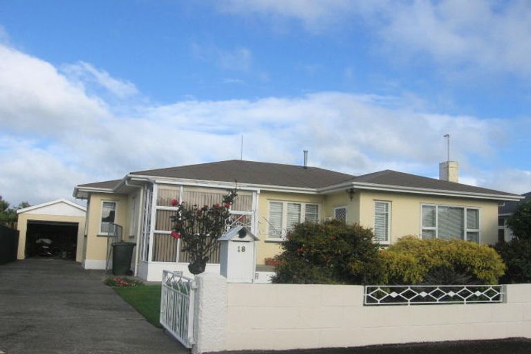 Photo of property in 18 Vernon Avenue, Takaro, Palmerston North, 4412