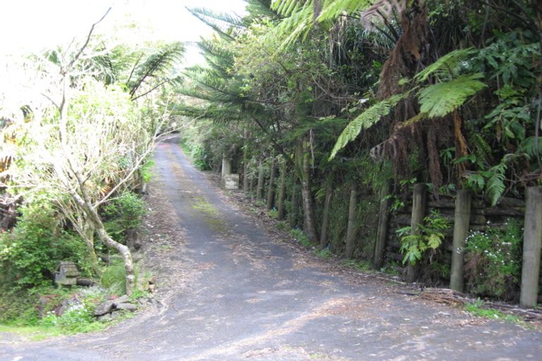Photo of property in 848 West Coast Road, Waiatarua, Auckland, 0604