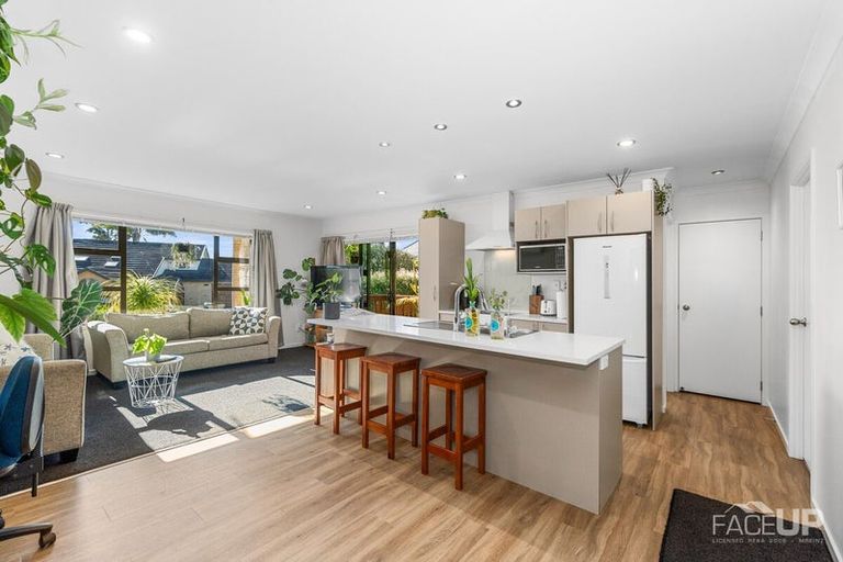 Photo of property in 13 Hobie Court, West Harbour, Auckland, 0618
