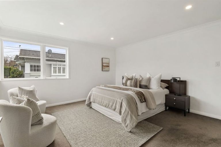 Photo of property in 1/14 Wernham Place, Northcote, Auckland, 0626