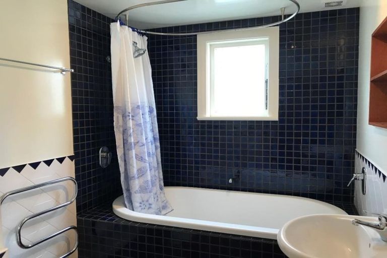 Photo of property in 36 Apu Crescent, Lyall Bay, Wellington, 6022