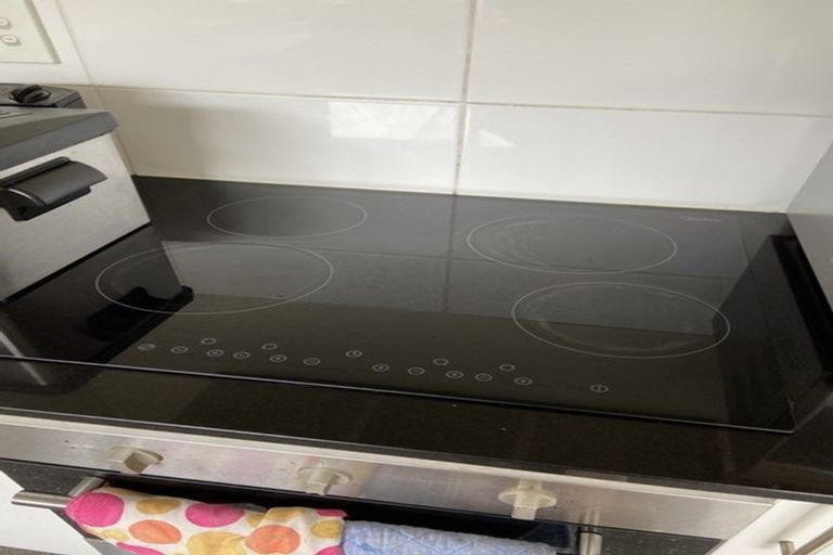 Photo of property in 122 Mahia Road, Wattle Downs, Auckland, 2103