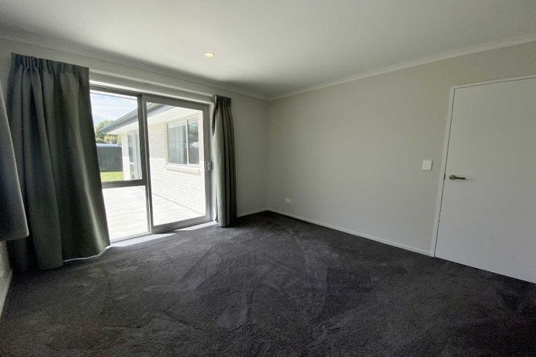 Photo of property in 11 Fairbairn Close, Halswell, Christchurch, 8025