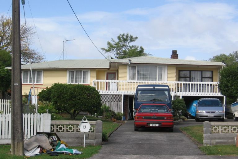Photo of property in 13 Rerewai Place, Kelston, Auckland, 0602